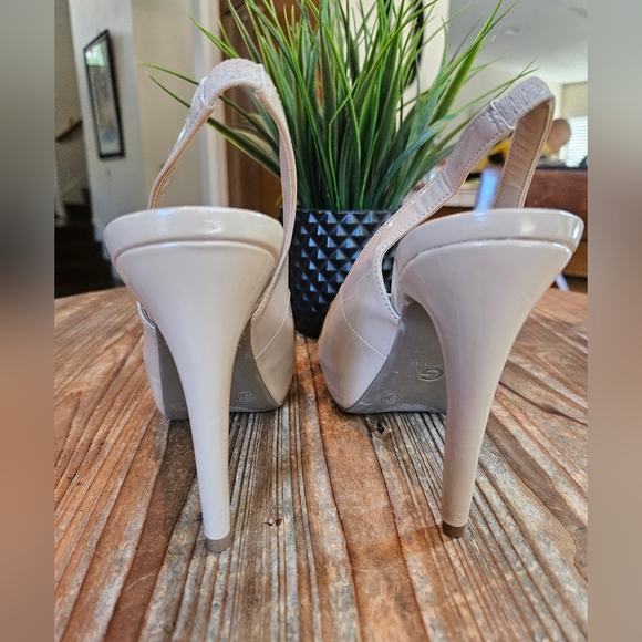 GBG LOS ANGELES SLINGBACKS -GUESS - Picture 3 of 6